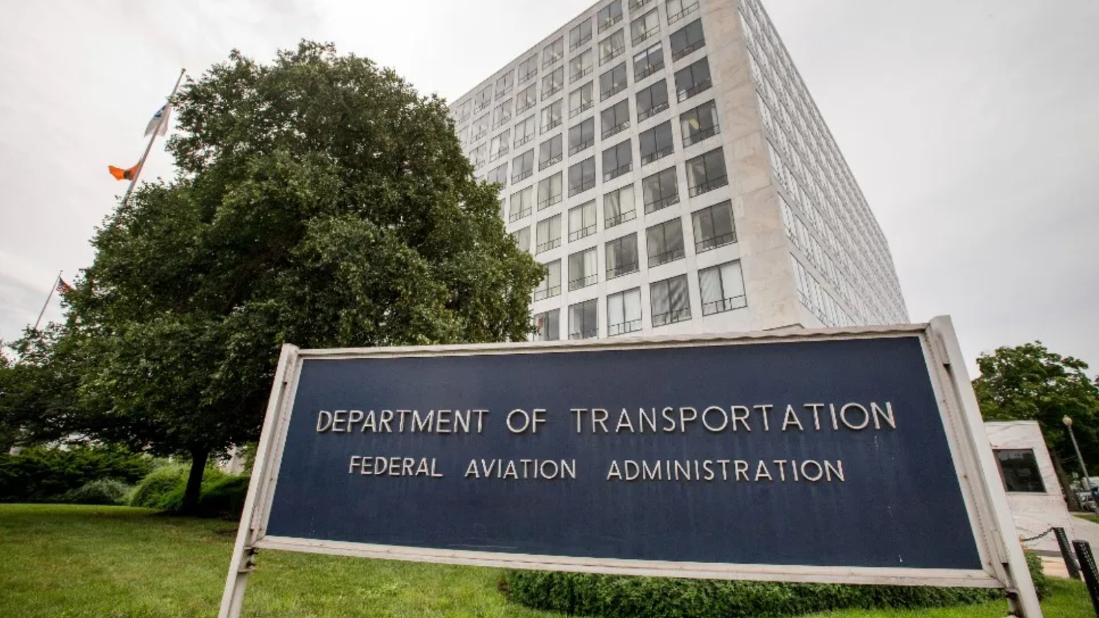 Newark Airport communications outage