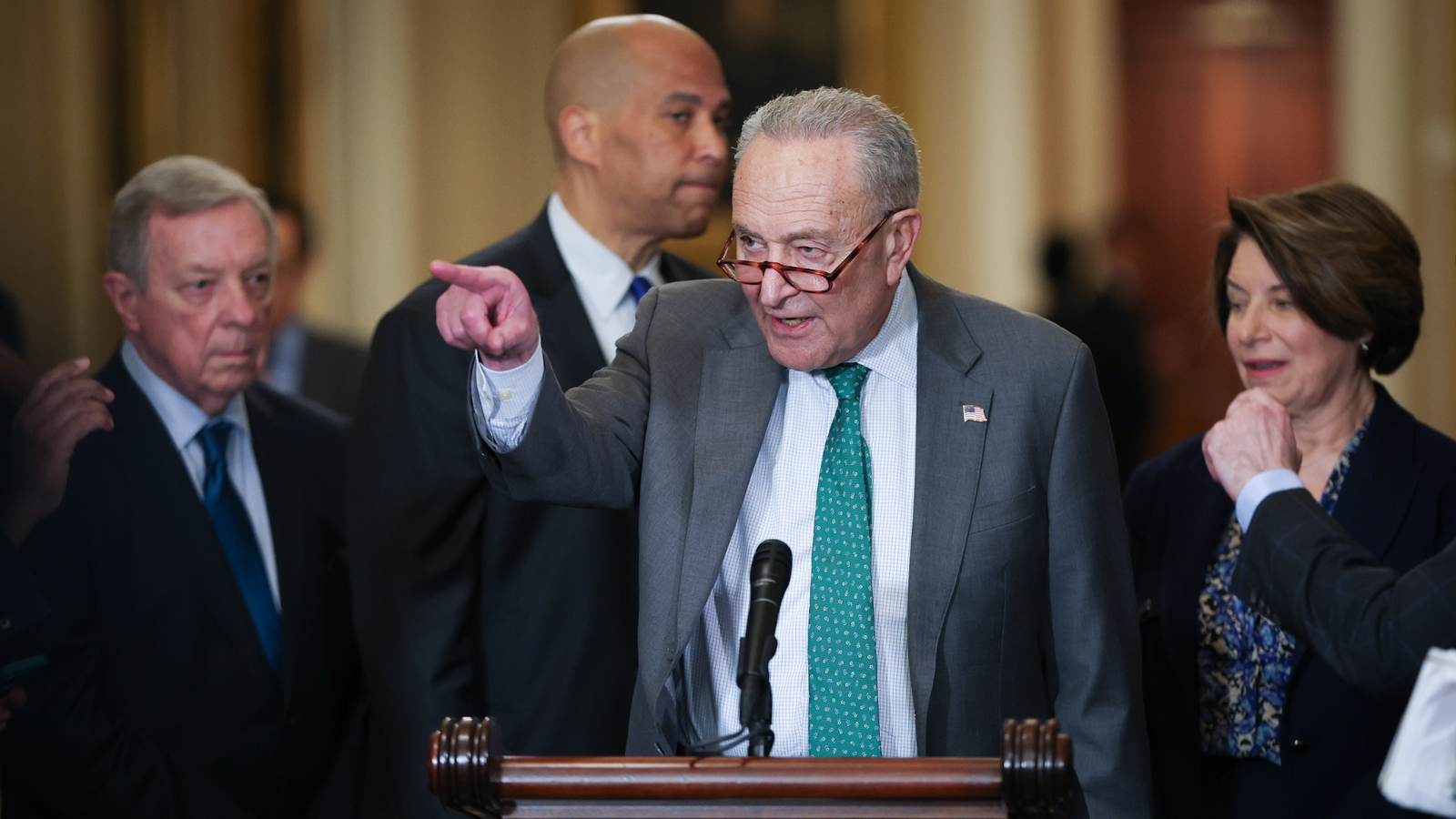 Democrats near deal to reopen government